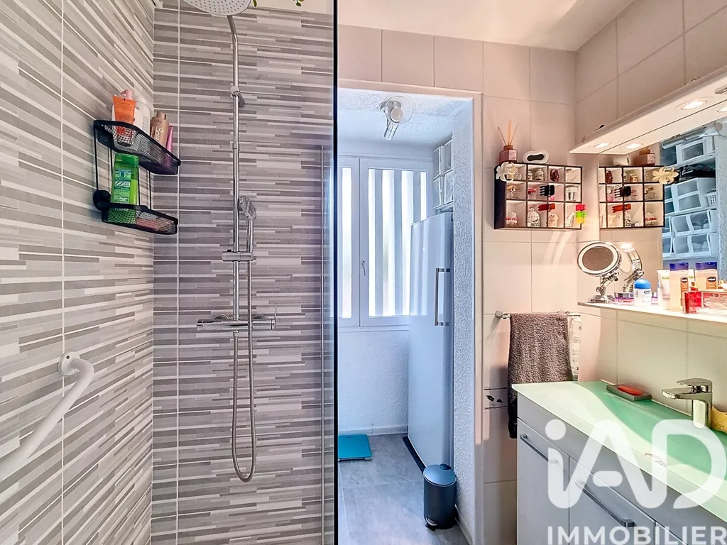 Salles de bain - Appartement Traversant avec Terrasse à Cran-Gevrier