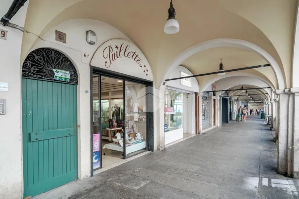 Entrée - Quadrilocale with Terrace in Brescia Centre