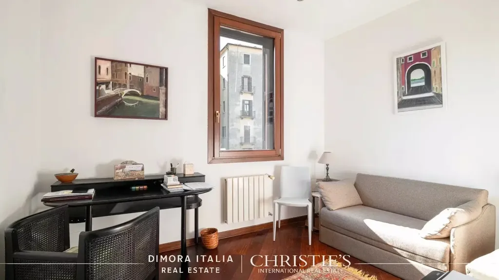 9-room apartment in IT