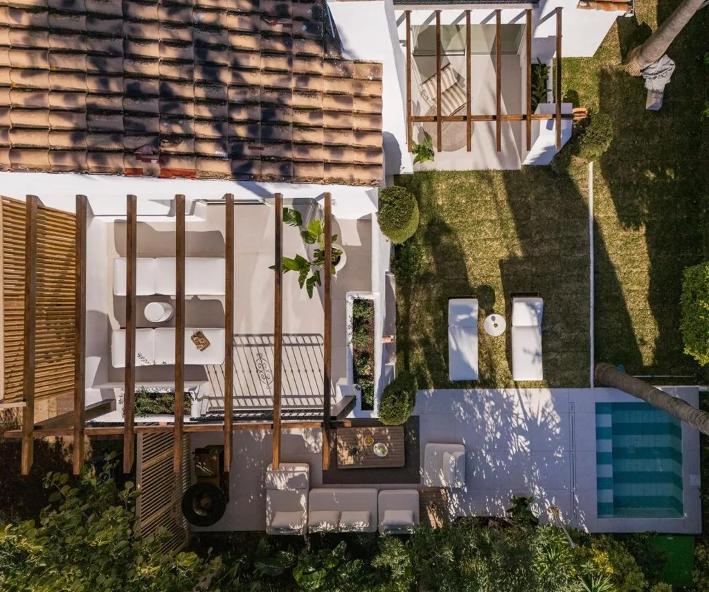 Vue aérienne - Corner Semi-Detached Villa with Pool in Marbella