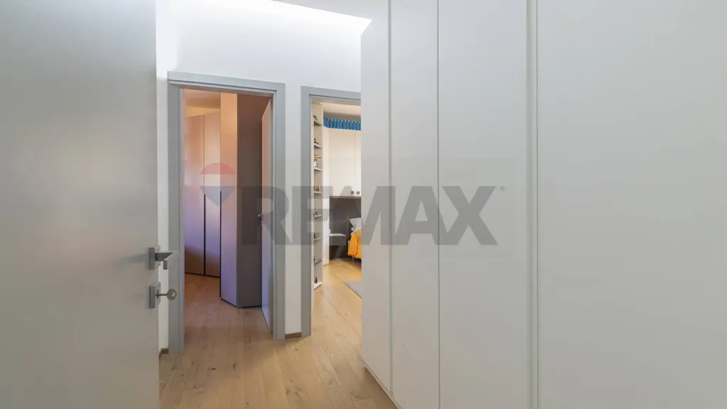 Esik - Rearranged Apartment with Balcony in Modena