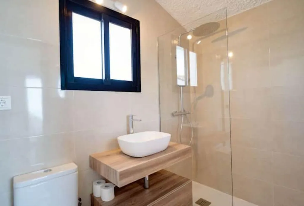 Salles de bain - Seaside Villa with Private Beach in Estepona