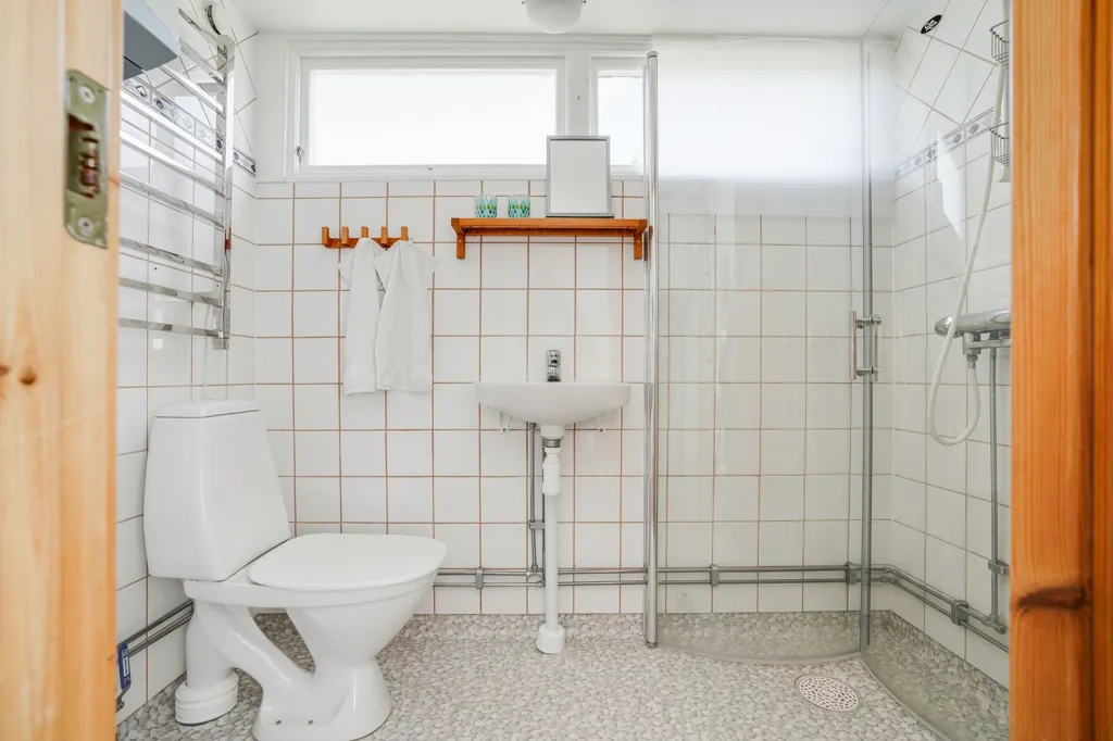 Bathrooms - Cottage with Beach Access in Halland