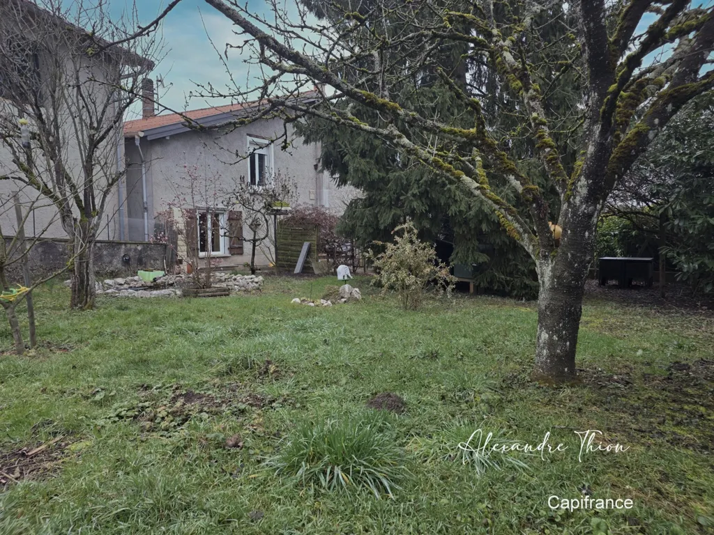 Jardin - Maison Lumineuse avec Jardin à Chatillon-la-Palud