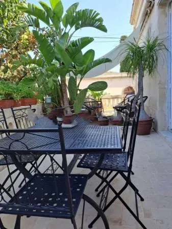 Historic Apartment with Balcony in Noto