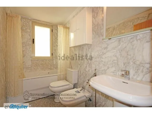 Salles de bain - Student-Friendly Flat with Balcony in Barrio Blanco