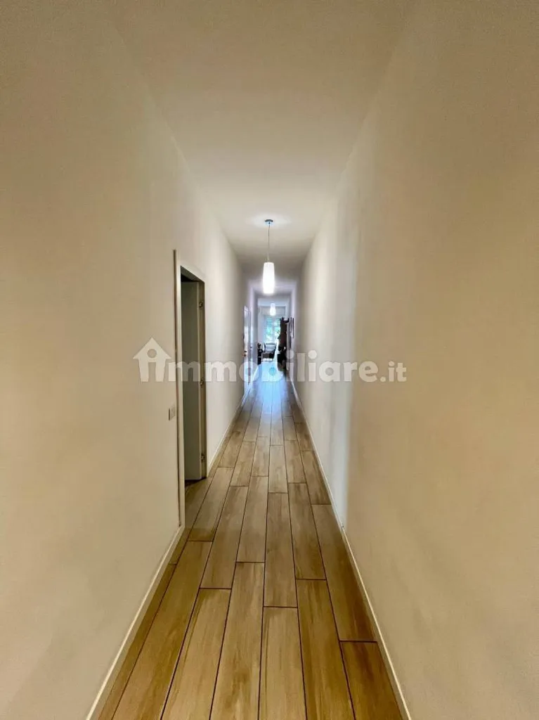 Entrée - Spacious Apartment with Balconies in Como