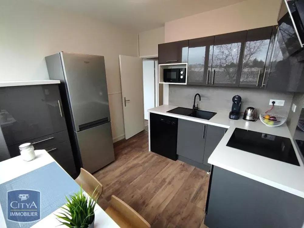 Cuisine - Chambre Meublée avec Balcon à Limoges