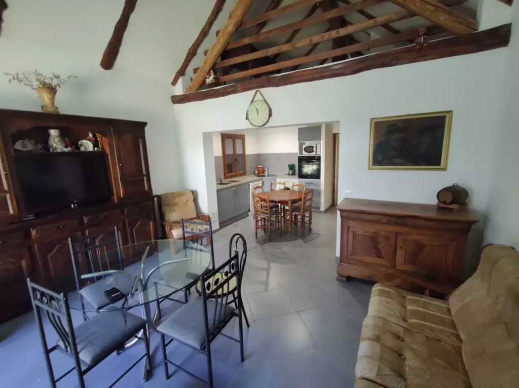 Salle à manger - Grange Rénovée avec Vue Montagne à Valdeblore