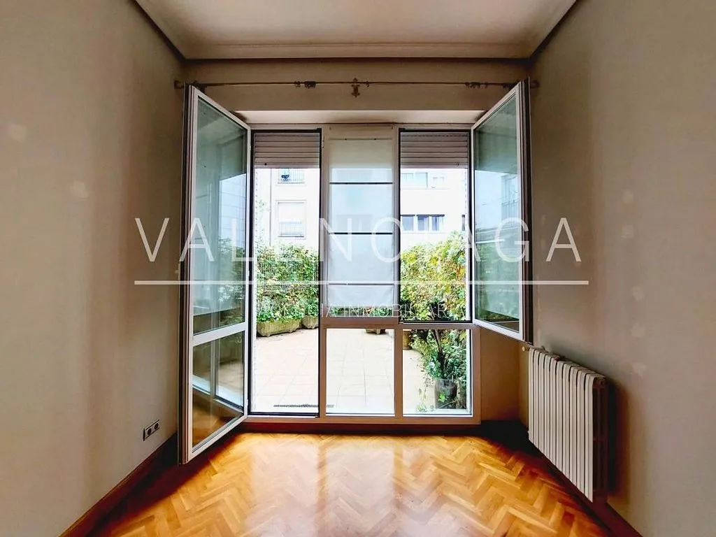 Pièces - Modern Apartment with Terrace in City Centre
