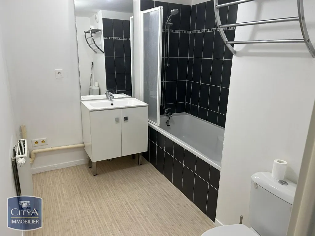 Salles de bain - Studio Meublé avec Ascenseur à Troyes