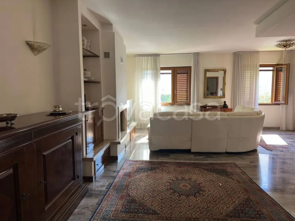Séjour - Bifamiliare Villa with Garden in Latina