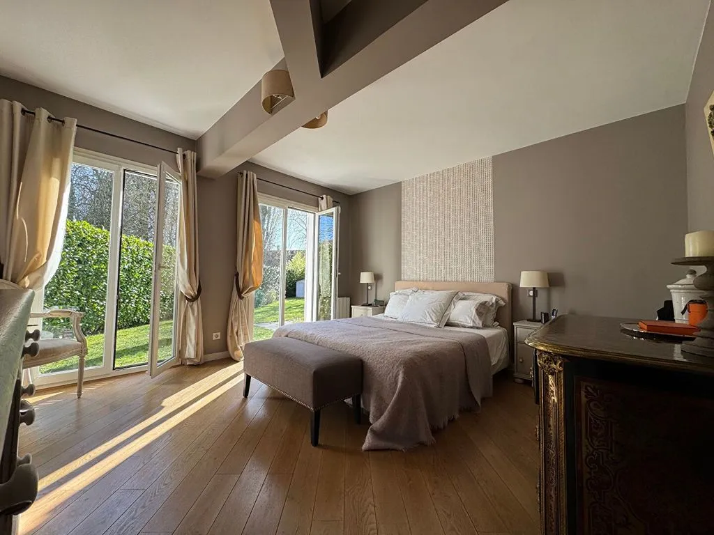 Chambres - Maison de Luxe avec Jardin Privé à Saint-Nom-la-Bretêche