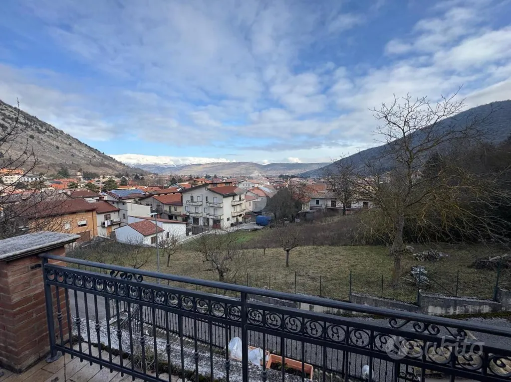 Rõdu - Single Villa with Garden in Capistrello