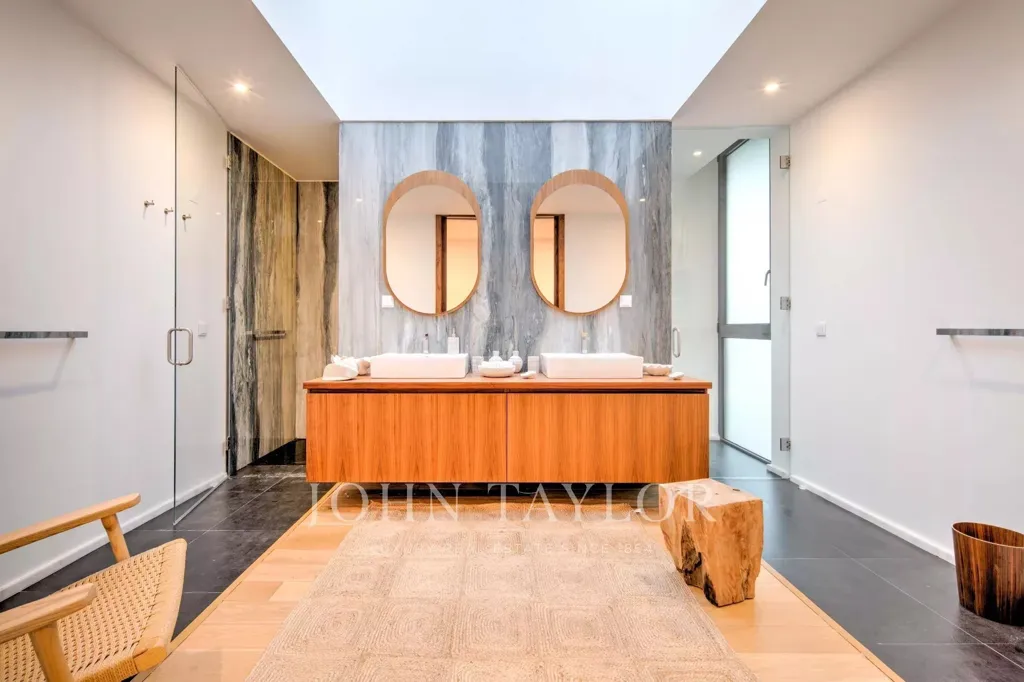 Bathrooms - Modern Villa with Sea View in Troia Resort
