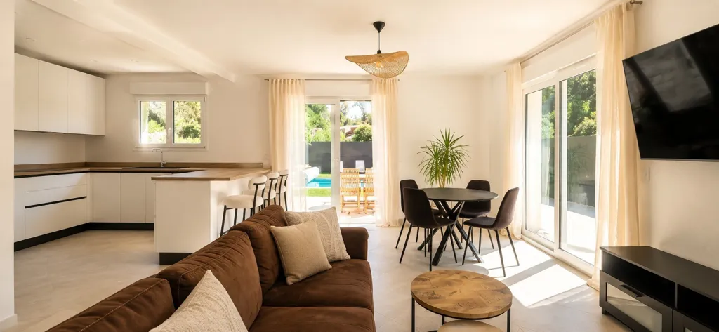 Séjour - Maison Contemporaine avec Piscine à Tourrette-Levens