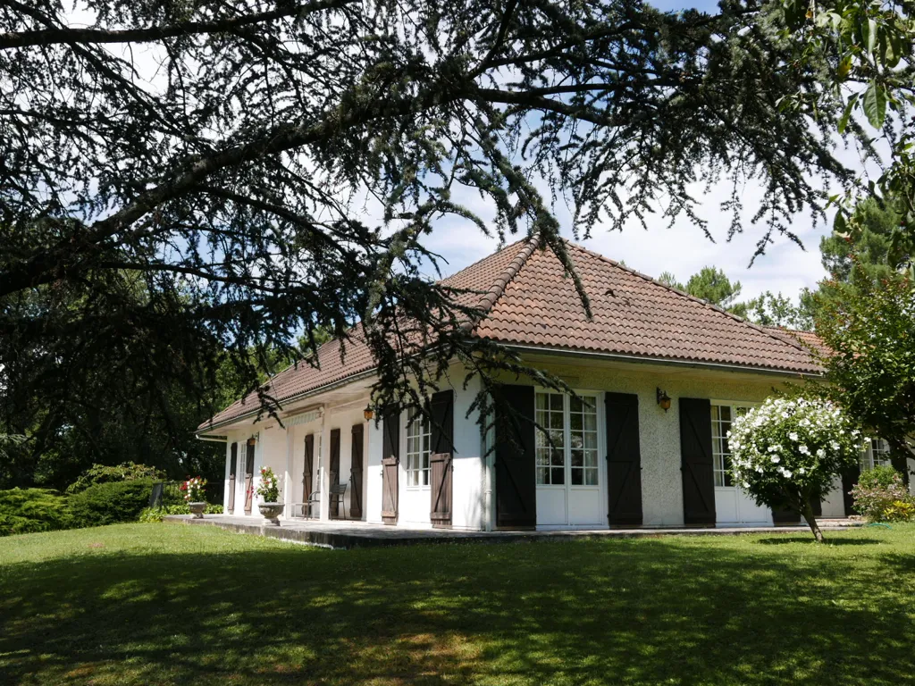 Välivaade - Spacious House with Pool in Saint-Astier
