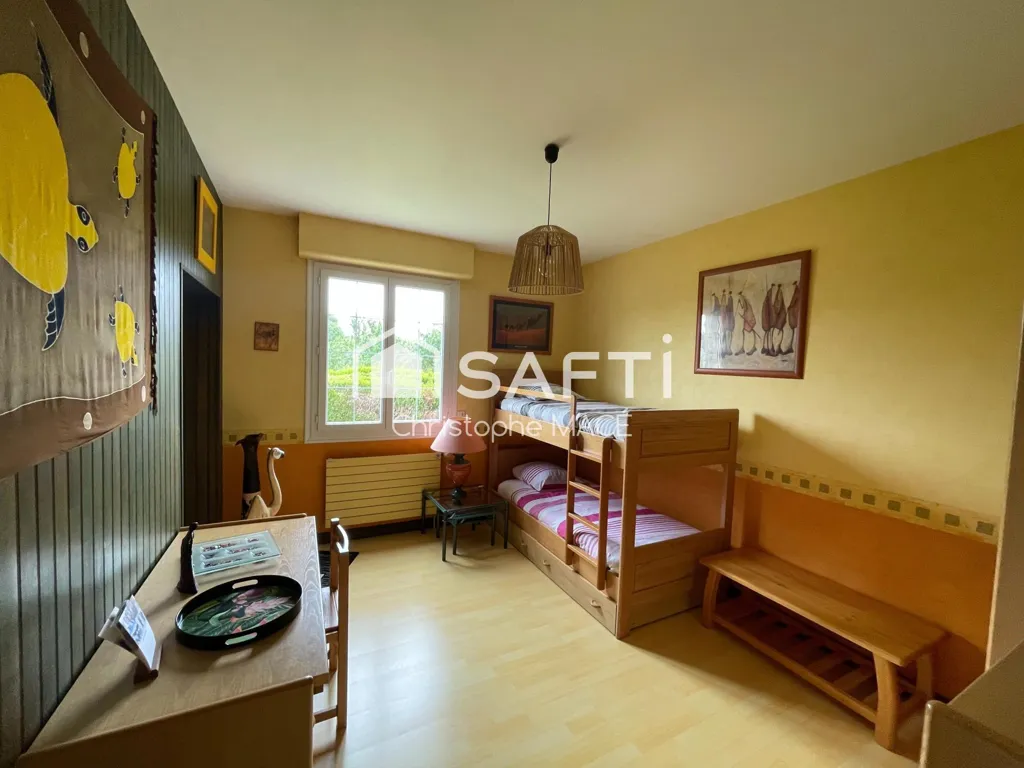 Bedrooms - Spacious House with Garden in Laval