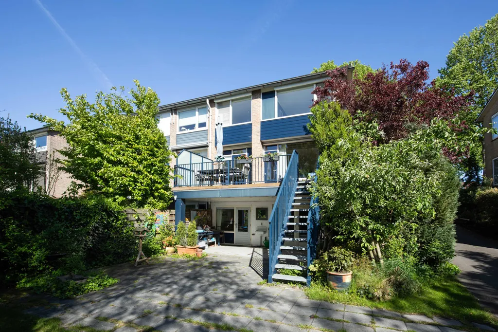 Välivaade - Two-Storey House with Souterrain in Aalsmeer