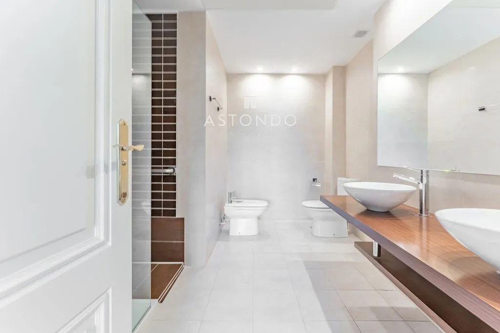 Salles de bain - Luxury Townhouse with Pool in Madrid