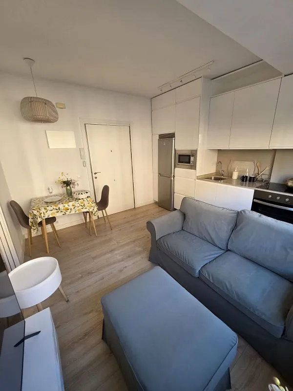 Elutuba - Modern Studio Flat with Balcony in Retiro