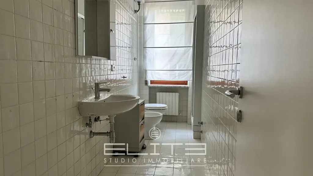 Bagni - Two-Level Apartment with Private Garden in Ancona