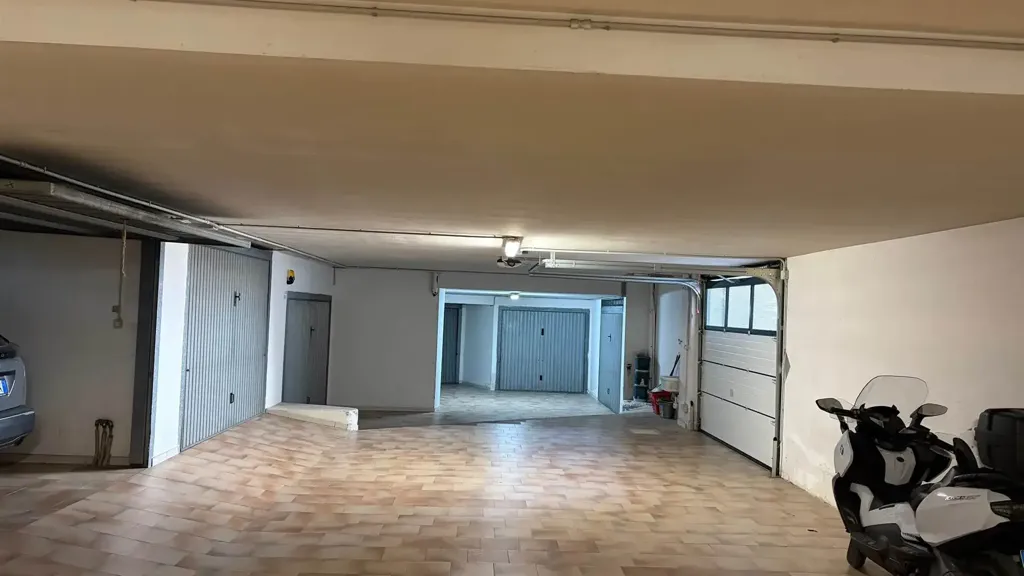 Garage - Apartment with Garden and Panoramic View in Ancona