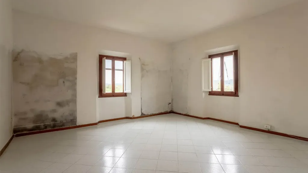 Pièces - Three-Bedroom Apartment with Garden in Signa