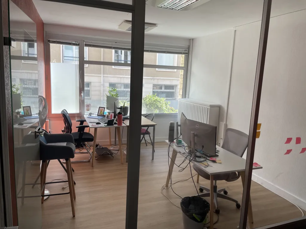 Bureau - Appartement T3-T4 en RDC avec Parking à Poitiers