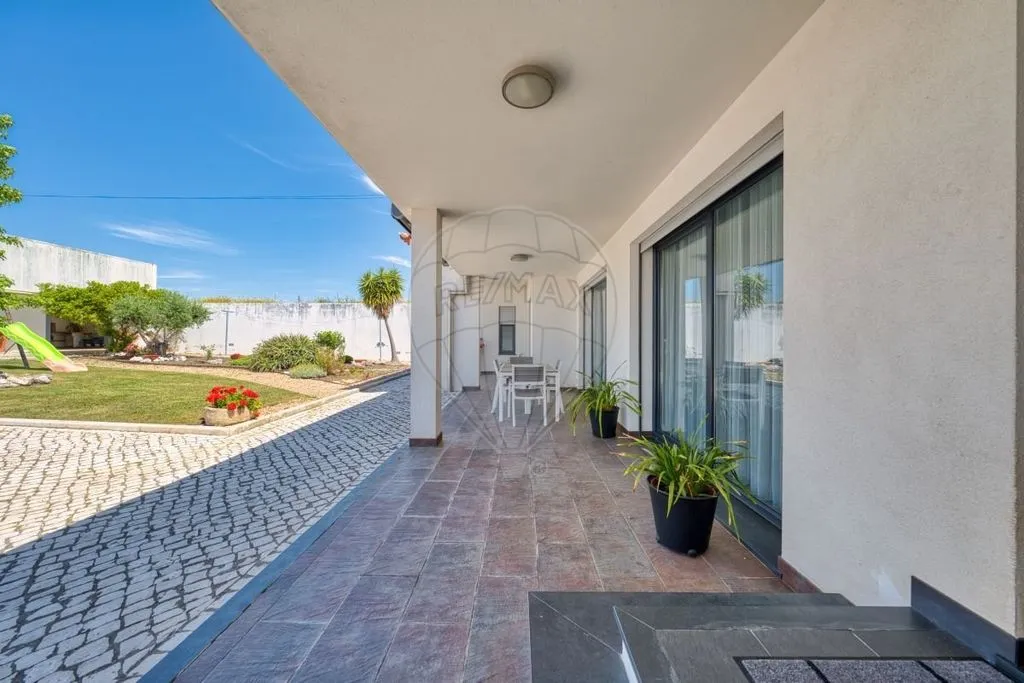 Terrass - Luxury Villa with Extensive Land in Torres Novas