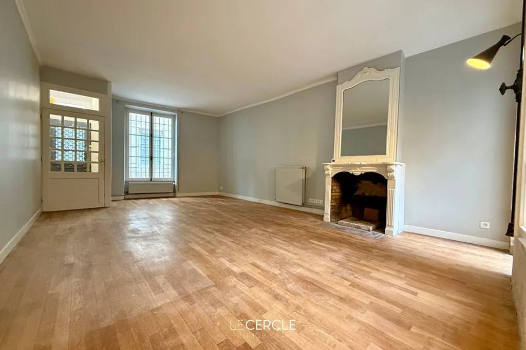 Elutuba - City Centre House with Three Levels in Senlis