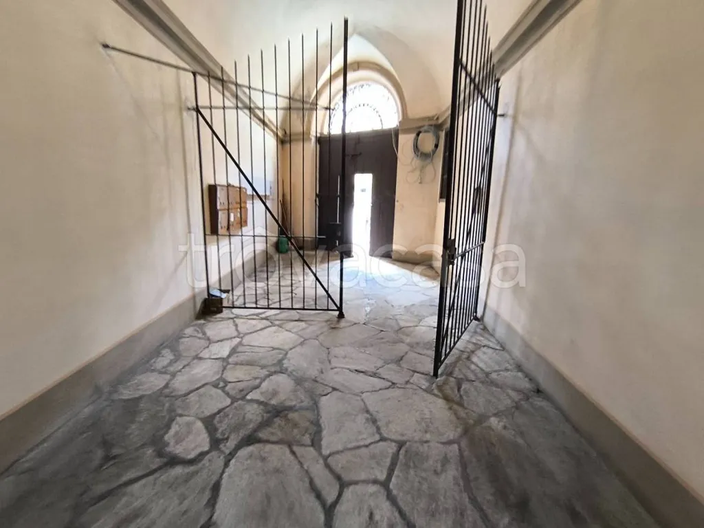 Entrée - Historic Apartment with Piazza View in Mondovì