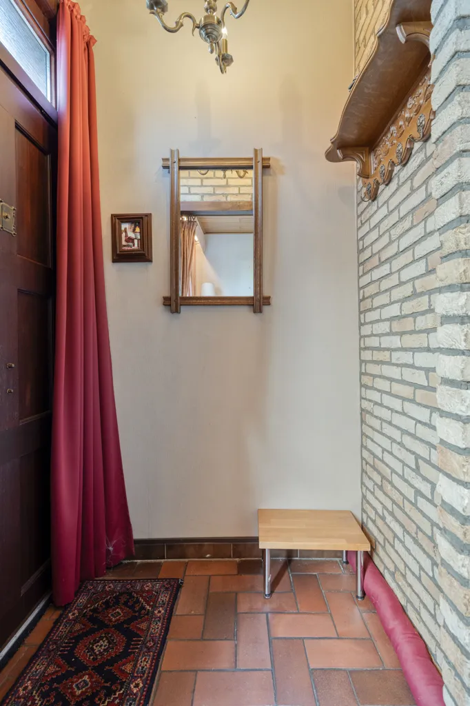 Esik - House with Development Potential in Brasschaat