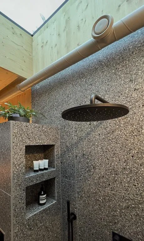 Vannitoad - Gloved-in CLT Apartment in Amsterdam North