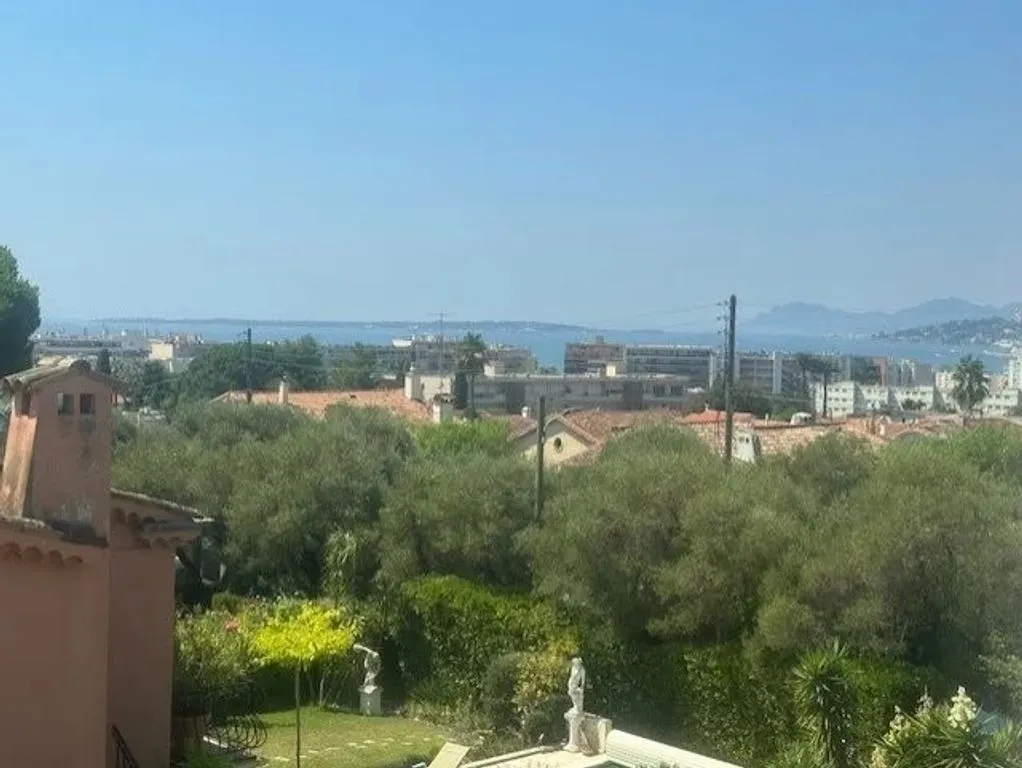 Rõdu - Villa with Private Pool in Central District