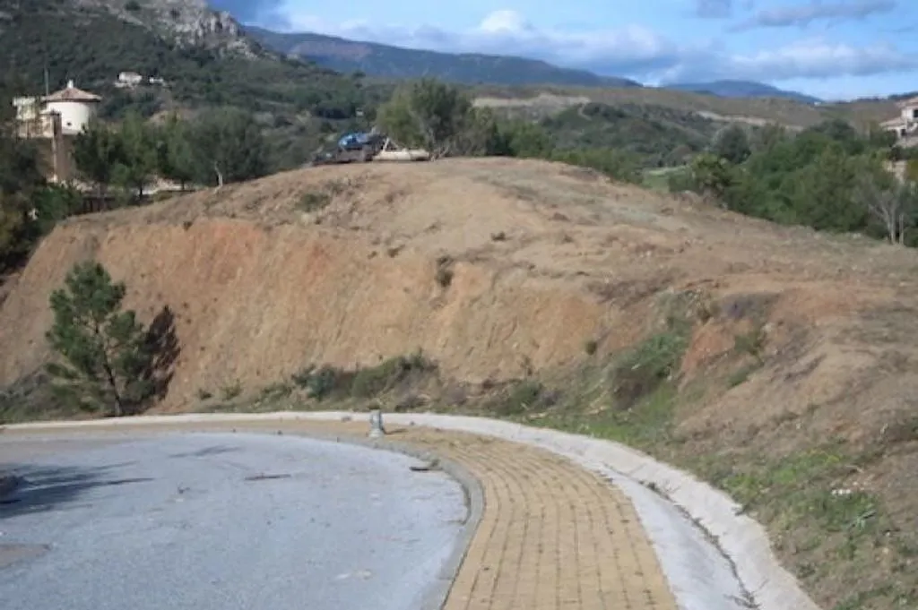 Giardino - Development Plot with Sea Views in Benahavís
