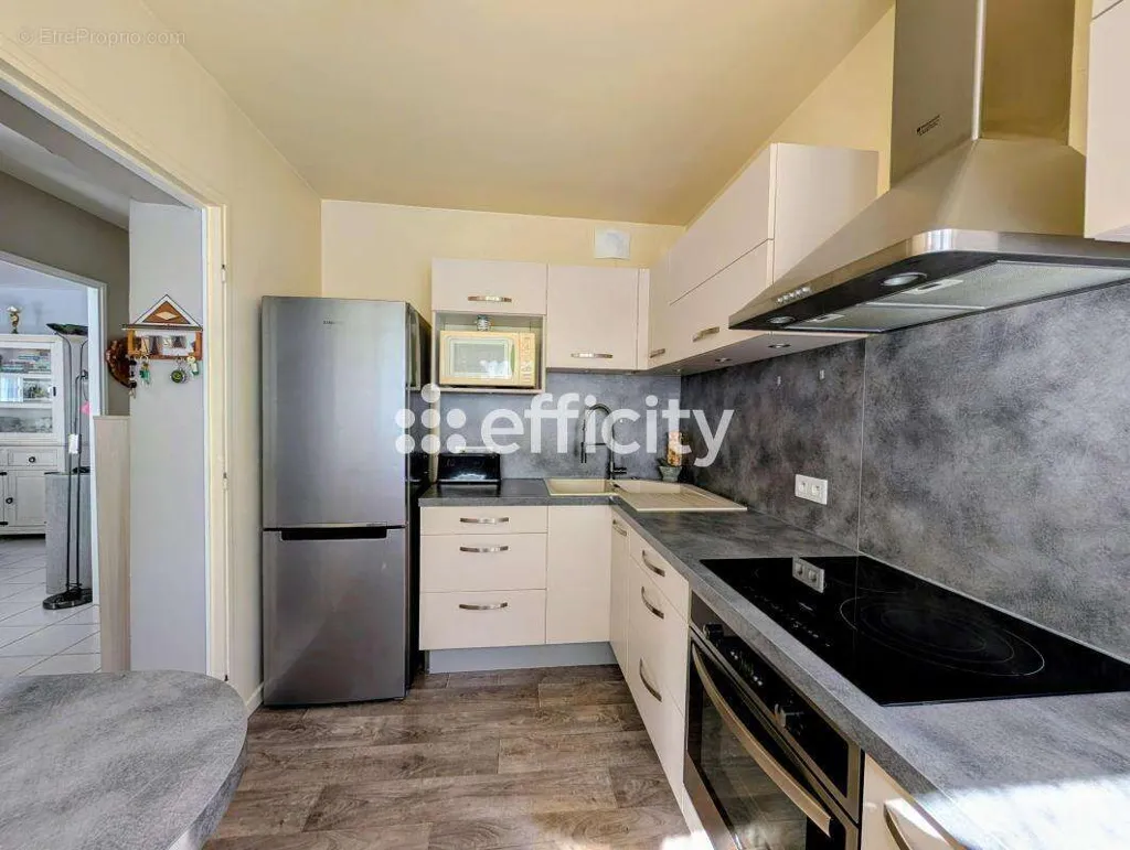 Cuisine - Appartement avec Jardin et Terrasse au Calme à Ormesson