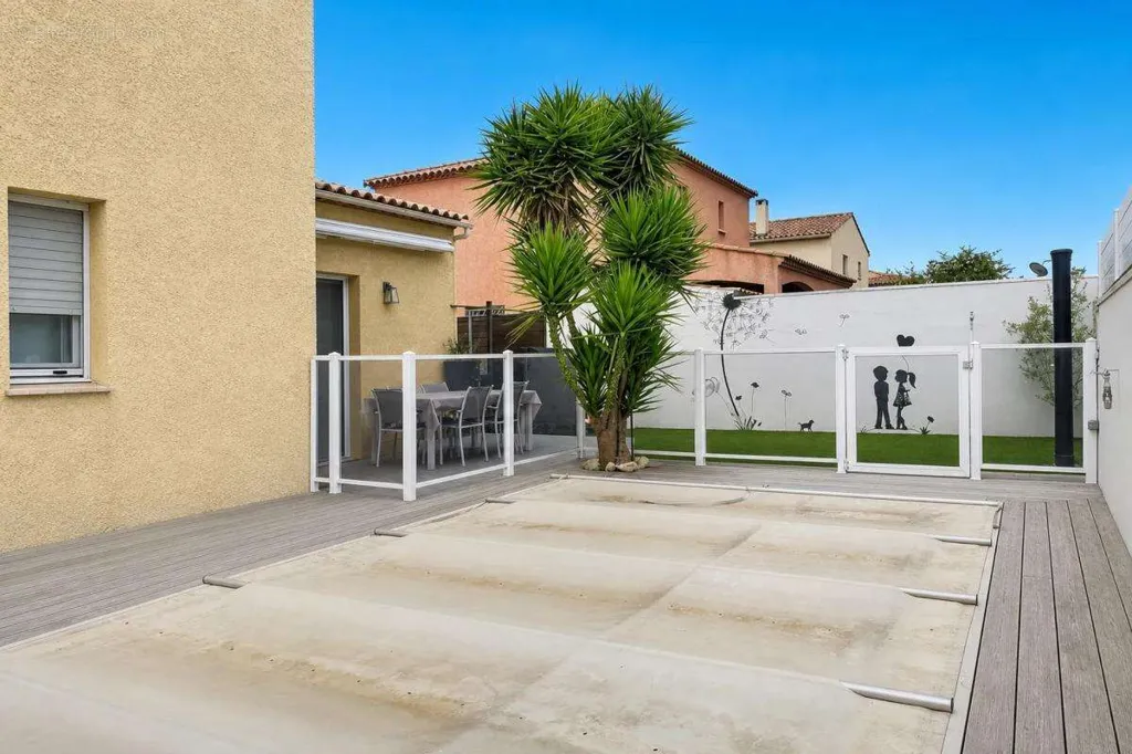 Bassein - House with Pool near Gigean Centre