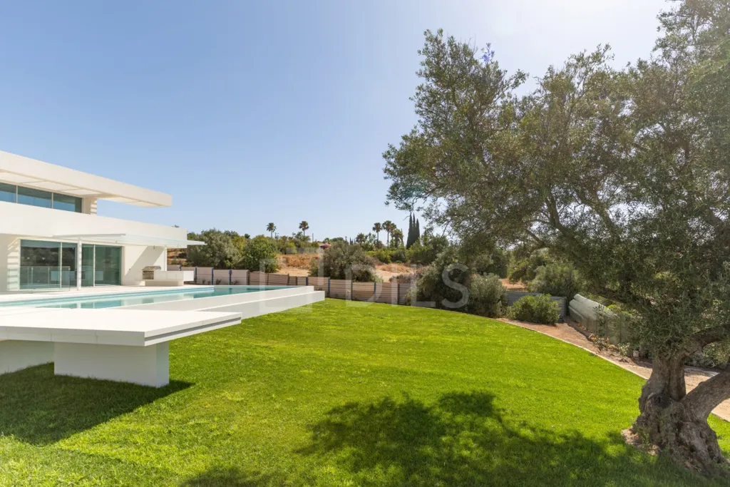 Pool - Contemporary T5 with Pool in Loulé