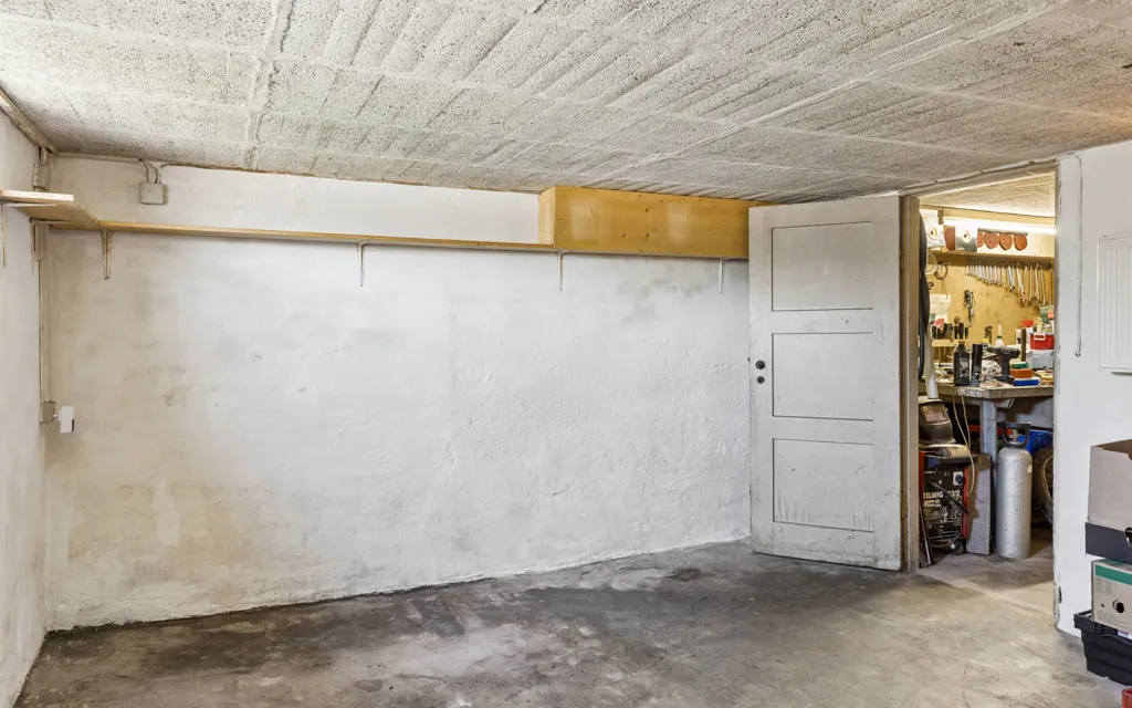 Garage - Central Villa with South-Facing Garden in Broager