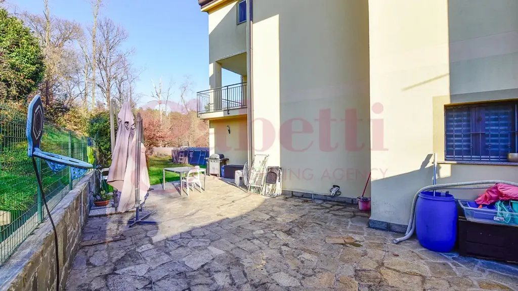 Aed - Modern Villa with Garden in Cantù