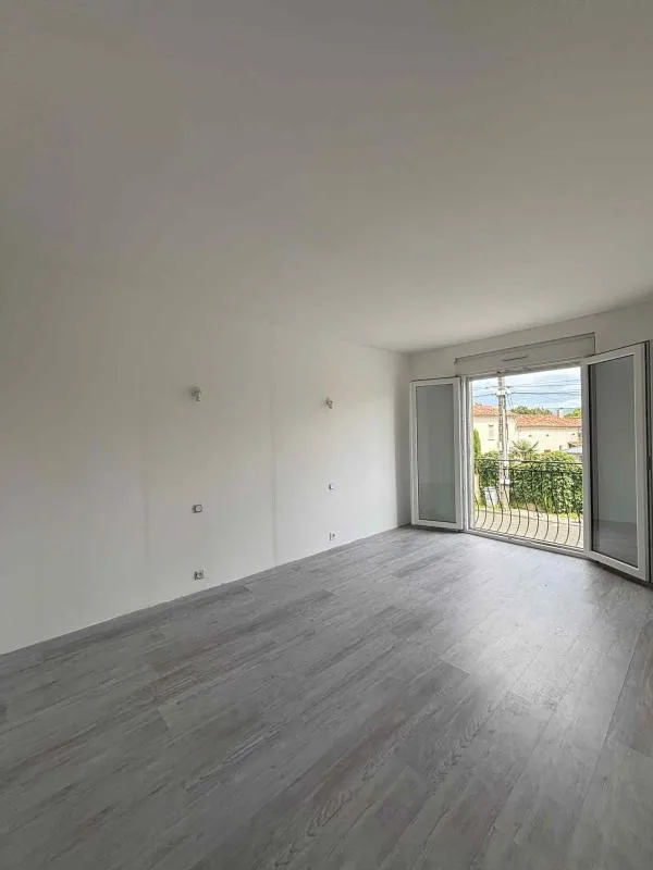 Séjour - Maison de Village avec Garage à Proximité