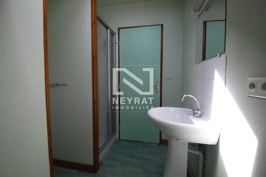Salles de bain - Appartement 2 Pièces près du Lycée à Louhans