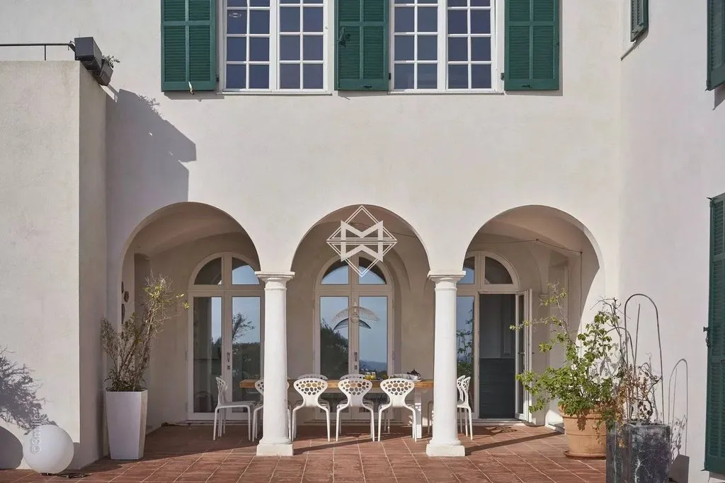 Terrasse - Maison de Luxe avec Piscine à Théoule-sur-Mer