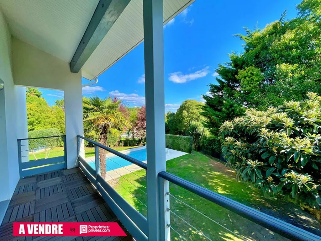 Terrasse - Maison Luxueuse avec Piscine à Latresne