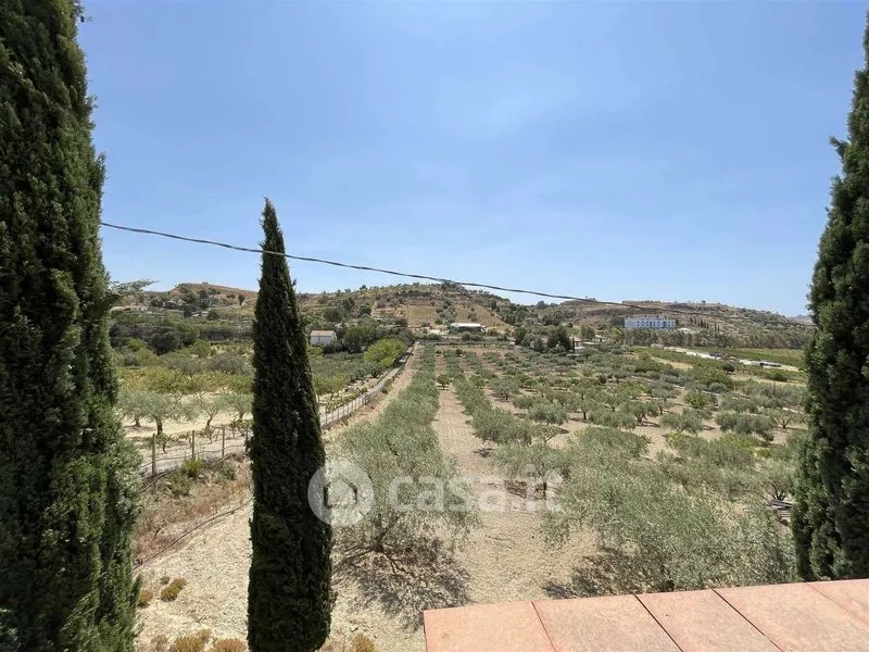Jardin - Villa with Multiple Apartments in Ravanusa