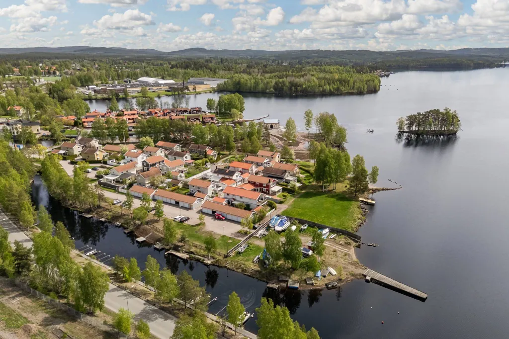 Vue aérienne - Villa with Lake View in Falun
