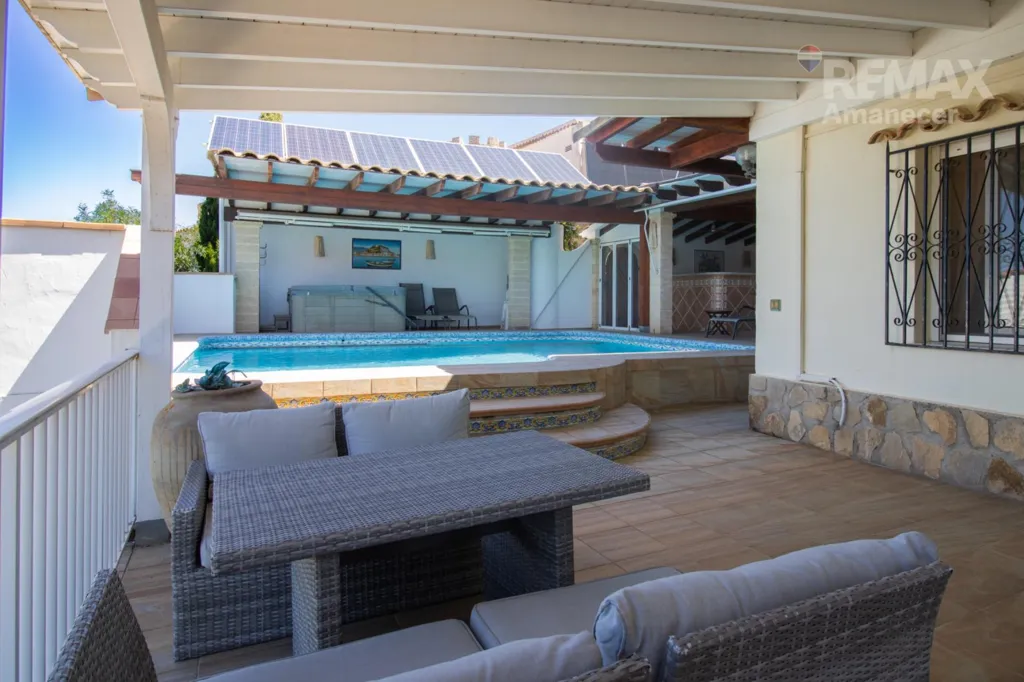 Bassein - Dual Villa with Pools in Las Rotas, Dénia
