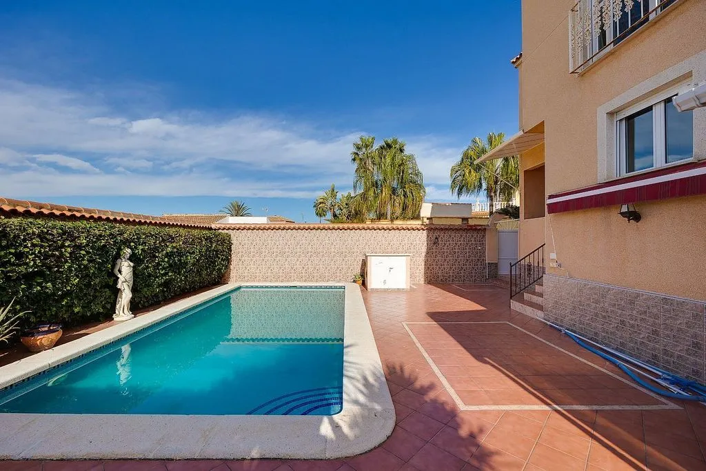 Bassein - Chalet with Pool and Terrace in El Chaparral