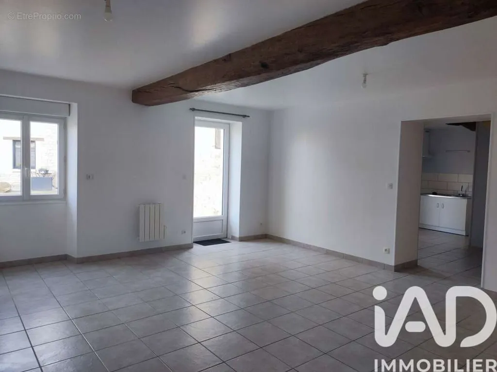 Maison de Village Rénovée au Calme à Bournand